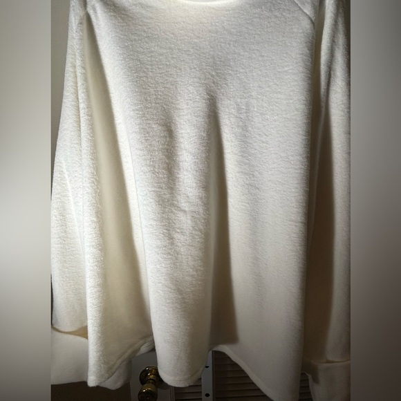 Stylus Soft Fluffy Turtle Neck Cuffed Sleeve Sweater-Size 3X - Picture 9 of 9